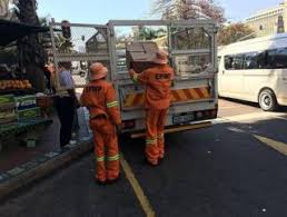 Dissatisfied municipal workers bring Durban CBD to a halt by obstructing streets with waste